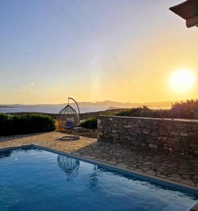 Bazén v ubytovaní Paros Afrodite Luxury Villas alebo v jeho blízkosti