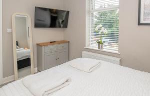 En eller flere senge i et værelse på Number 3 Castle Cottage