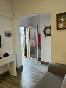 a living room with a couch and a table and a door at Galatea Puerto Sherry Apartamento in El Puerto de Santa María