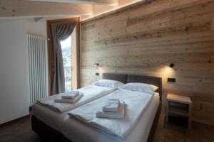 Voodi või voodid majutusasutuse BAITA LARIX BORMIO toas