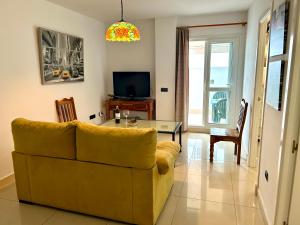 GATU Faro con Parking gratis, "preferente para mayores de 21 años y familias "電視和／或娛樂中心