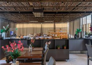 Um restaurante ou outro lugar para comer em Infinity at the Sea by Welkom