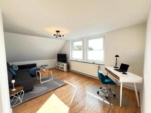 TV a/nebo společenská místnost v ubytování WD Living Wooden Black and White inkl Parkplatz