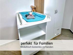 a white crib with two teddy bears in it at strandnahe Familien-Oase mit Kinderbuggy in Bensersiel