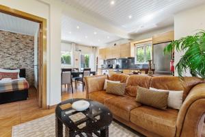 Posezení v ubytování Landure by Homie