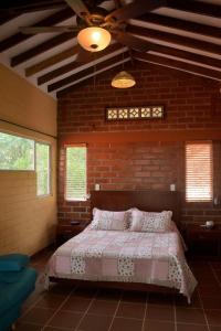 Postel nebo postele na pokoji v ubytování Pájaros y Mariposas Casa Campestre