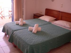 Cama ou camas em um quarto em Maria's Kouka Pension
