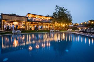 Bazén v ubytování Hang Loose Cottage Hotel & Resort 4 stelle Gizzeria Calabria nebo v jeho okolí