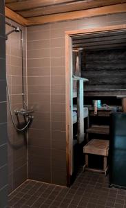 a bathroom with a shower and a bench in it at Kelotulkku Lodge in Muurame +22 photos