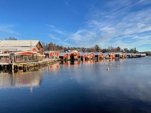 a group of houses on a dock on the water at Hotell Mellanfjärden in Jättendal