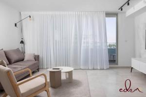 Posezení v ubytování סוויטה בסי סייד עם נוף לים - By Edomlux + 21 fotografií