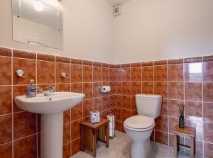 Koupelna v ubytování 2 bedroom home in Kenmare with sea views to sleep 4 + 26 fotografií