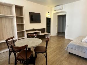 Łóżko lub łóżka w pokoju w obiekcie Hôtel du Nord