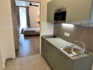 Kuchnia lub aneks kuchenny w obiekcie Hôtel du Nord