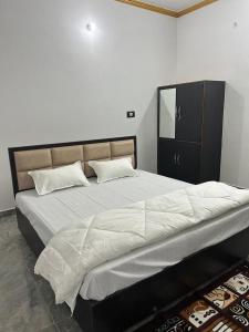 Postel nebo postele na pokoji v ubytování Shri Narayanam Guest House and Home Stay