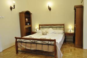 Posteľ alebo postele v izbe v ubytovaní Charming Art Deco Flat