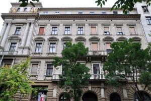 Gallery image of Charming Art Deco Flat in Budapest