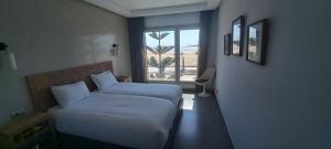 Ένα ή περισσότερα κρεβάτια σε δωμάτιο στο Luxueux appartement sur la corniche vue sur l Ocean