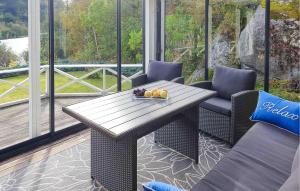 Ruang duduk di Stunning Home In Farsund With Wifi