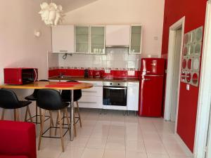 A kitchen or kitchenette at Cotillo Lagoons Apartment Még 14 kép