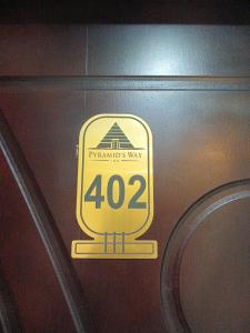 Imagem da galeria de New pyramids way em Cairo
