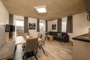 TV a/nebo společenská místnost v ubytování B&B Hotel Sonneck