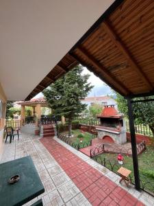 Κήπος έξω από το Veronika house Under Meteora