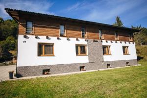 Zgradba, v kateri se nahaja apartma