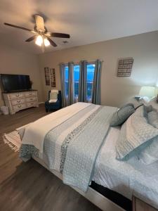 New Condo No stairs, Branson Skyline, Games Arcade, Central客房内的一张或多张床位