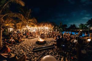 Hosté ubytování Delfins Beach Resort Bonaire, Tapestry Collection by Hilton + 67 fotografií