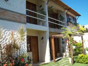 a villa with a view of the front of the house at Ayruma Guest House in Cabo Frio