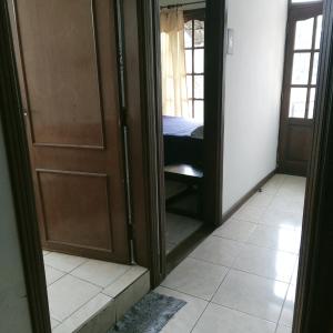 a door leading into a room with a bedroom at El descanso céntrico in Santa Cruz de la Sierra