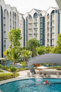 - Acceso a la piscina del complejo en Title Halo Time for Jungle 40m2 King Bed Pool, en Nai Yang Beach