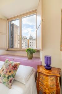 a bedroom with a window and a bed and a table at Temple View FCollection Superior Relais in Rome