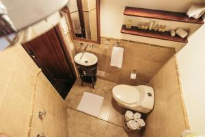 Ένα μπάνιο στο Alfiz Hotel