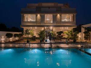 Πισίνα στο ή κοντά στο AA The Skyview Bheemunipatnam
