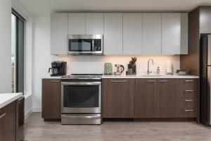 a kitchen with a stove and a microwave at Central Penthouse Harvard MIT Spacious Gym & Work in Cambridge