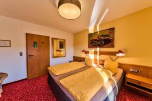 Postel nebo postele na pokoji v ubytování Hotel Sonneneck Titisee -Adults Only-