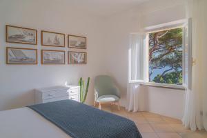 A bed or beds in a room at La Guardiola - Capo Perla