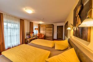 Postel nebo postele na pokoji v ubytování Hotel Sonneneck Titisee -Adults Only-