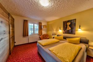 Postel nebo postele na pokoji v ubytování Hotel Sonneneck Titisee -Adults Only-