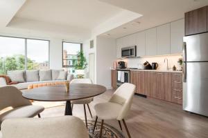 Køkken eller tekøkken på Central Space to Balance Life Work Play 7 Sleeps + 55 billeder