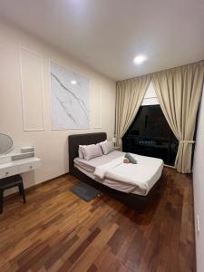 Ένα ή περισσότερα κρεβάτια σε δωμάτιο στο RoseWood Suites At Reizz Residence