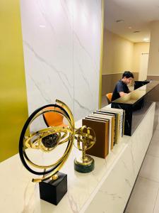 Ο χώρος του λόμπι ή της ρεσεψιόν στο RoseWood Suites At Reizz Residence +38 φωτογραφίες