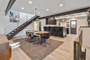 Ruang duduk di Peak of Park Ave by Park City Vacations