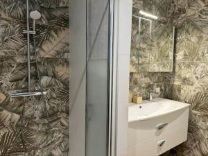Ένα μπάνιο στο La Villa de l Observatoire jacuzzi vue mer +133 φωτογραφίες