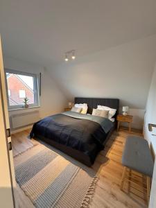 a bedroom with a large bed and a window at Harlehaus Nina in Friedrichsschleuse