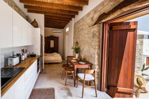 Kuchyň nebo kuchyňský kout v ubytování The calopes suites