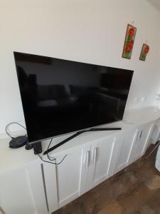 TV a/nebo společenská místnost v ubytování Belvedere Holiday Club H79