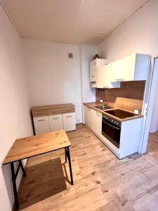 Una cocina o kitchenette en Mini-Wohnung für Hackler
